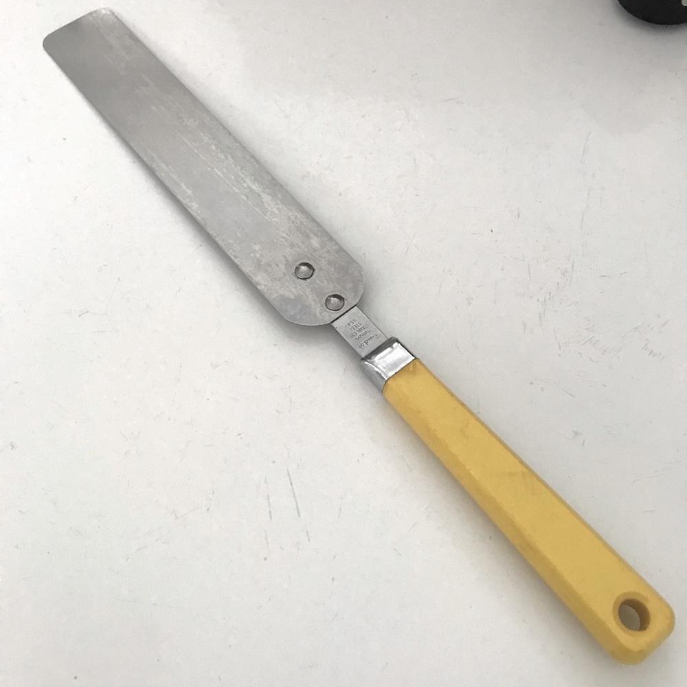 Vintage Yellow Spatula Spreader